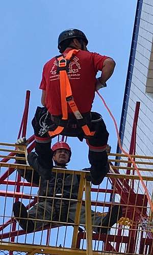 Instrutor de trabalho em altura Instrutor de trabalho em altura